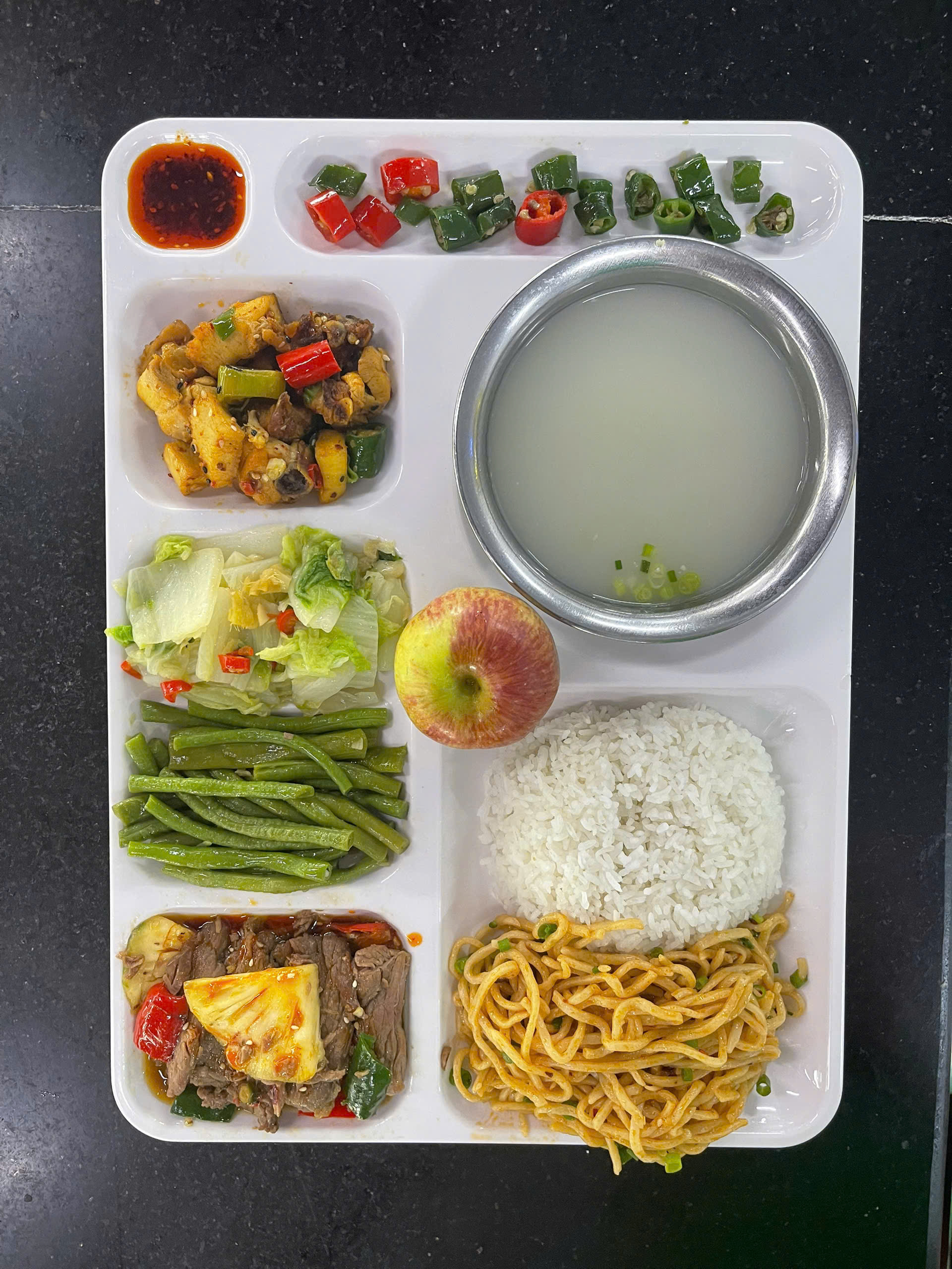Một lựa chọn khay ăn để tham khảo cách phối hợp món.